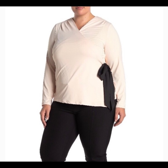 Eloquii Tops - Eloquii contrast tie wrap top Eloquii Tops - Eloquii contrast tie wrap top